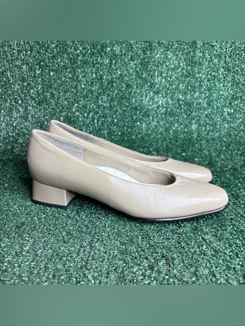 NEW Vintage Easy Spirit Nude Leather Low Heel Pumps Sz 7 Kitten Heel Comfort‎